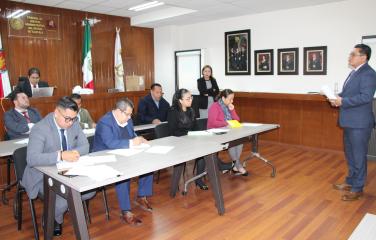 Con el objetivo de abonar a la profesionalización del personal del TJA