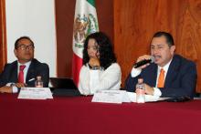 Panelista en mesa de dialogo