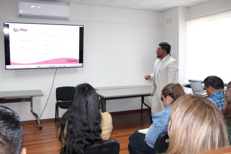 El titular de la Unidad de Transparencia y Protección de Datos Personales del Tribunal de Justicia Administrativa del Estado de Tlaxcala, llevó a cabo una reunión de trabajo con enlaces de transparencia