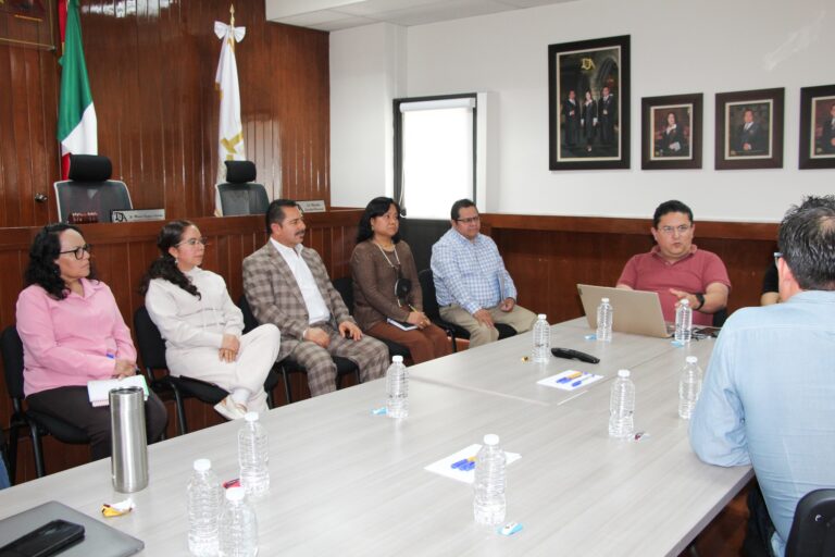 El Magistrado Presidente del Tribunal de Justicia Administrativa del Estado de Tlaxcala, y las Magistradas, sostuvieron una reunión de trabajo con académicos de la Universidad Politécnica de Tlaxcala.