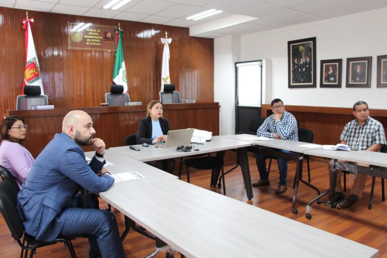 La Directora de Archivo y Documentación del Tribunal de Justicia Administrativa del Estado de Tlaxcala, efectuó una reunión de trabajo con la Autoridades del Órgano Interno de Control.